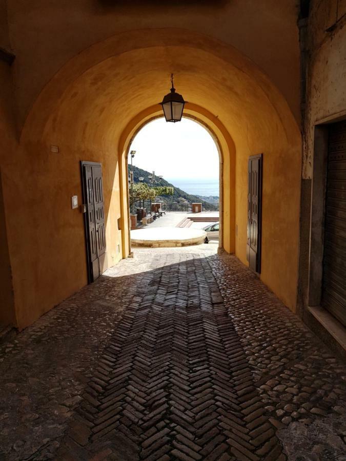Villa La Dimora Di Ares Formia Exterior foto